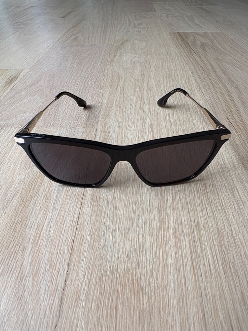 Victoria Beckham NWT Black Frame Brown Lens Cat-Eye Sunglasses - Picture 3 of 6